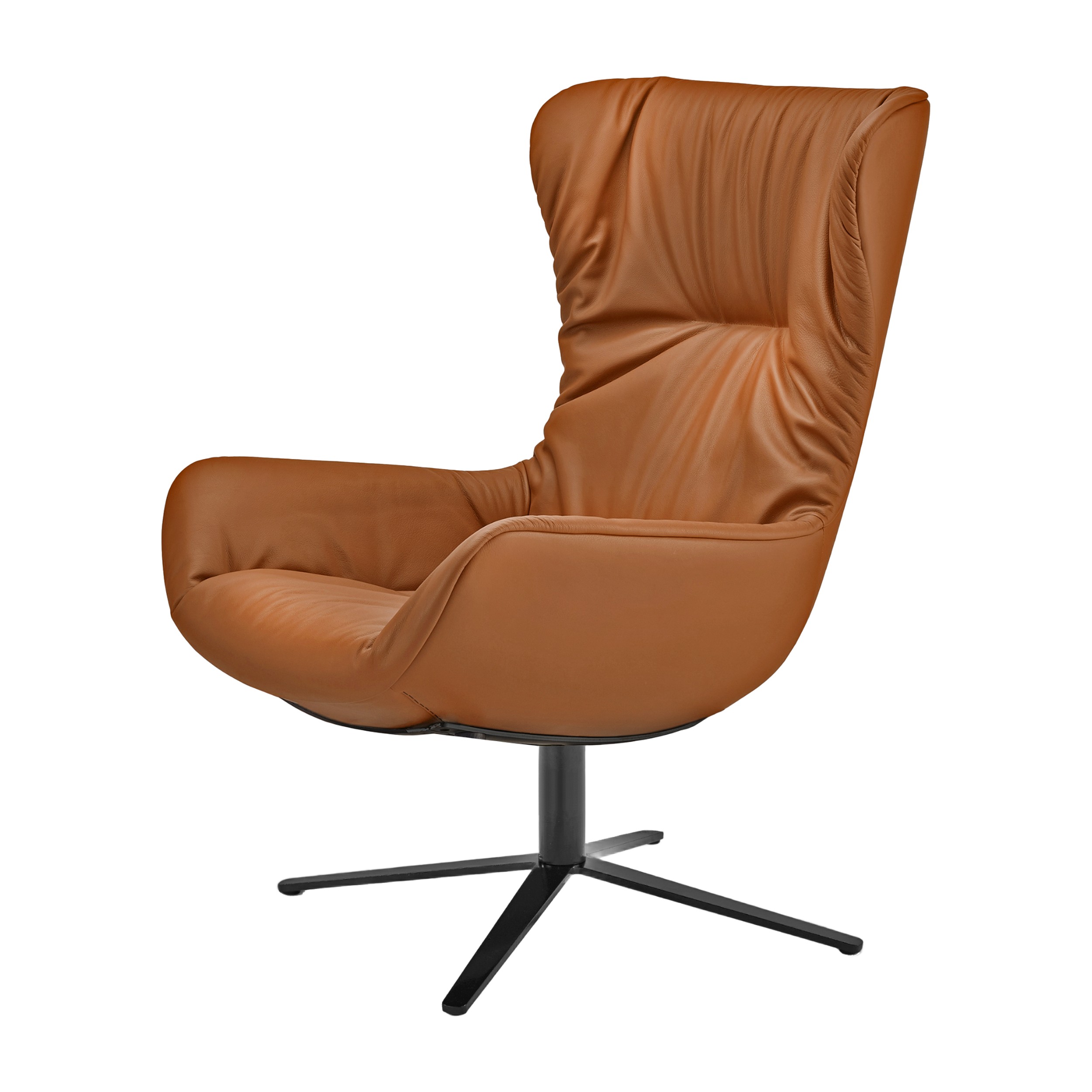 Leya Cocktail Wingback Chair in cognacfarbenem Leder Adora Cognac mit schwarzem Fußkreuzgestell, schräg von vorn