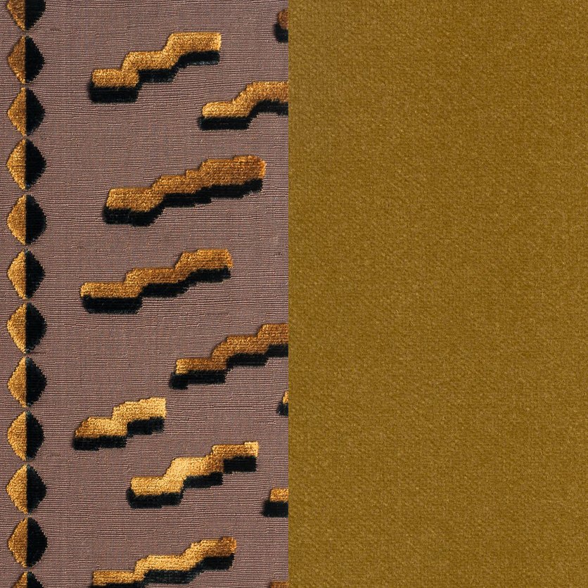 Stoff Tiger Beat in Braun mit gelb-schwarzem Muster und Samt Sahco Avalon in Senfgelb, Nahaufnahme der Bezüge