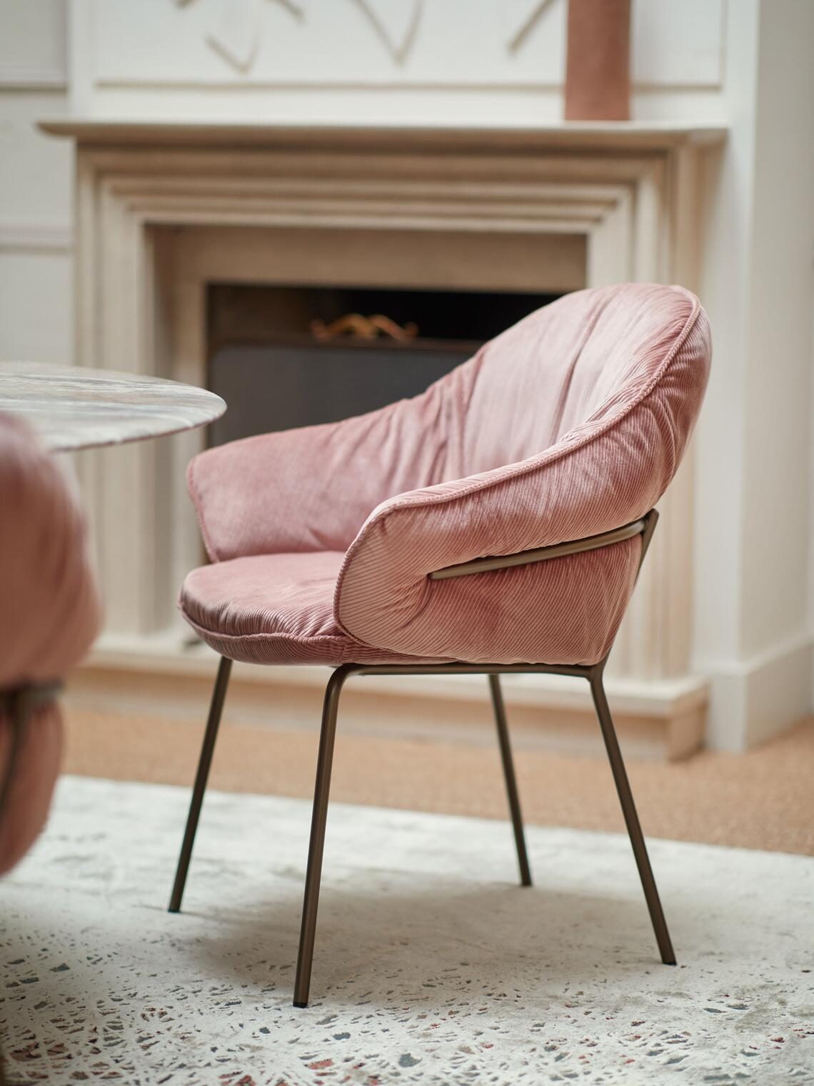 Marie Armchair in rosa Cord-Velours, Detail