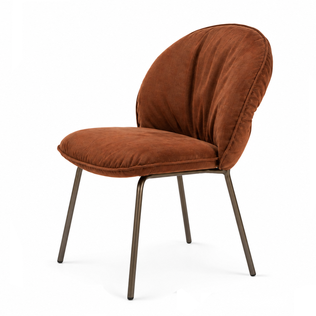 Marie Chair in rostbraunem Stoff Smart Sienne mit Vierfuß-Stahlgestell in Bronze Lasur, schräg von vorn