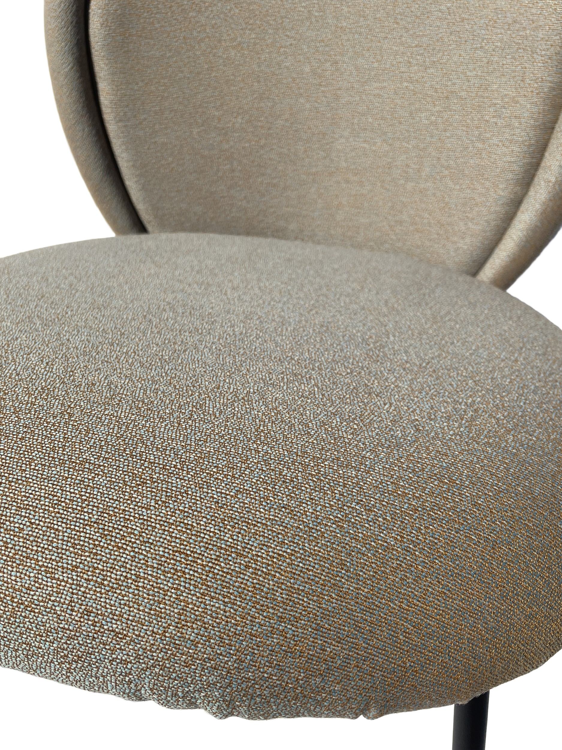 Ona Chair – Stoff Shake Jade – Stahlgestell Tiefschwarz