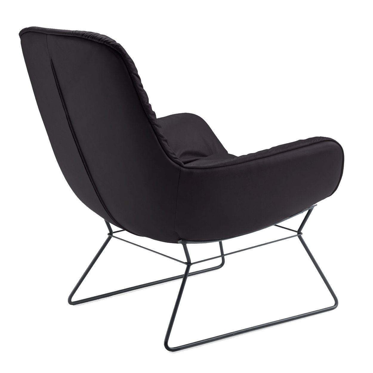 Leya Lounge Chair in dunkelbraunem Leder Sahara Coffee mit schwarzem Drahtgestell, schräg von hinten