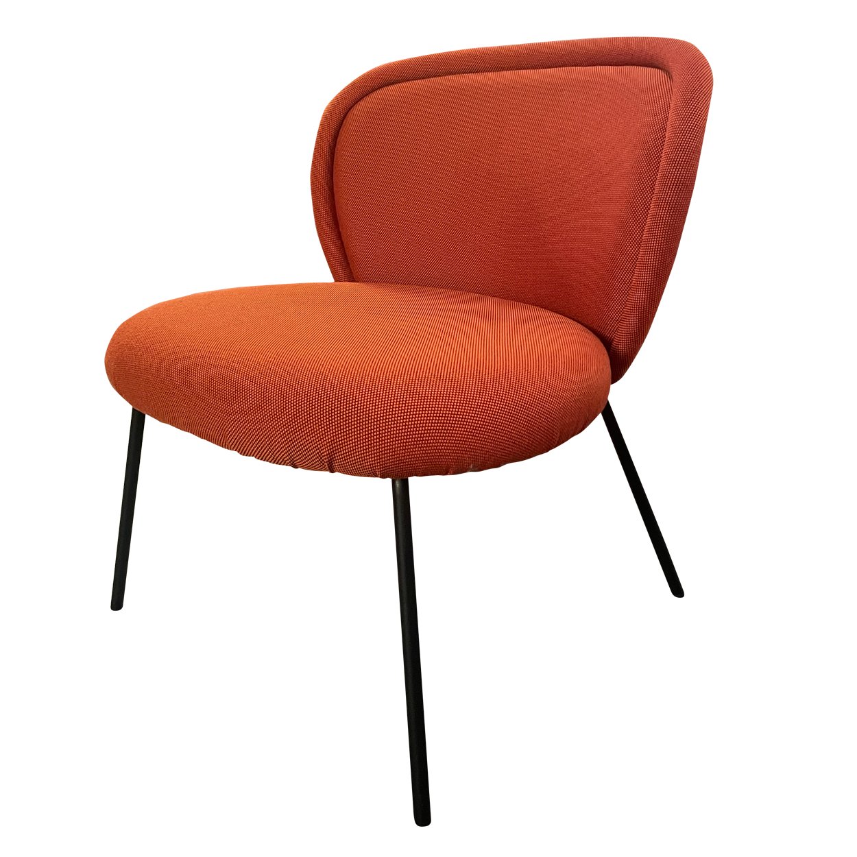 Ona Cocktail Chair in orangem Stoff Steelcut Trio 3 mit schwarzem Gestell, schräg von vorn