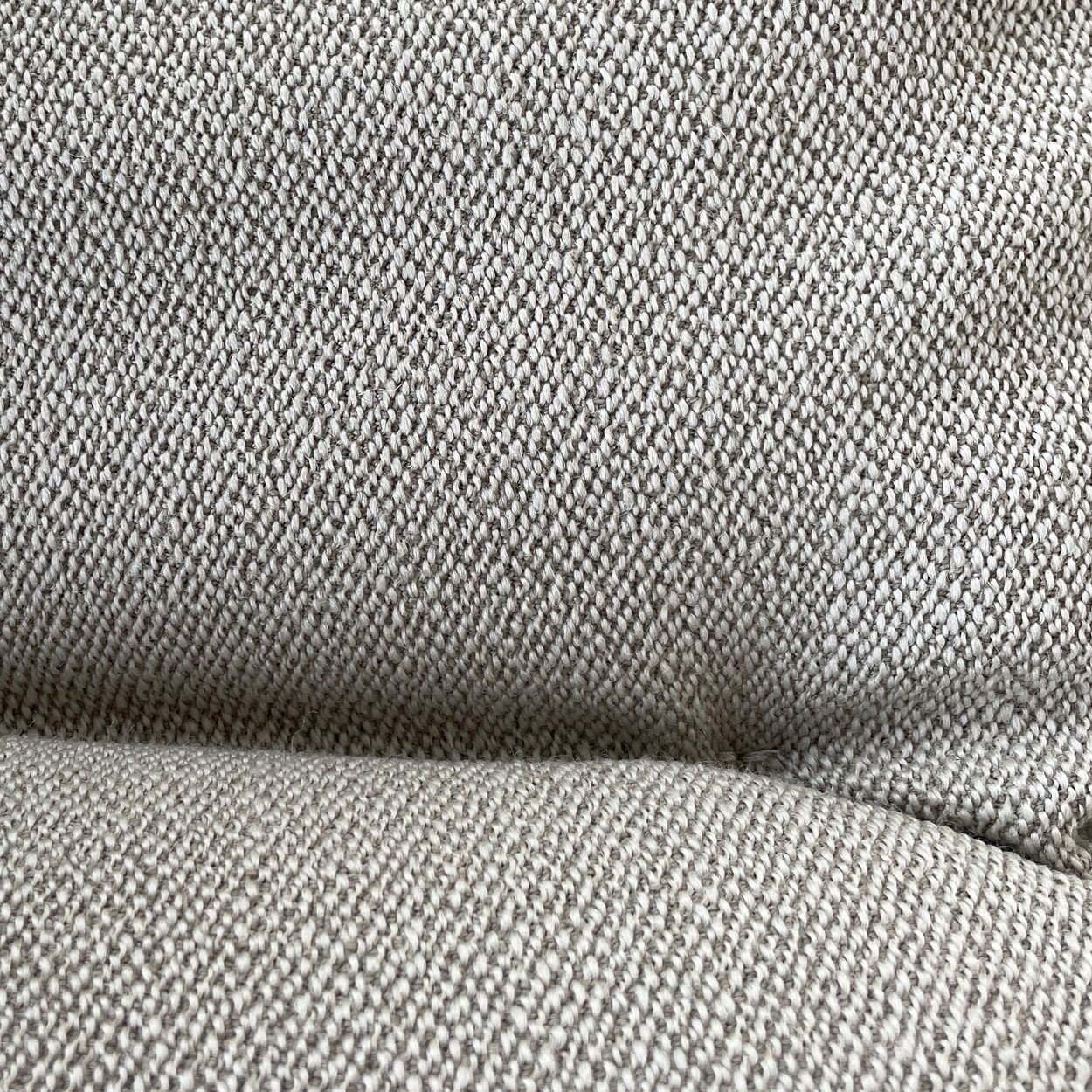 Stoff Vidar in Grau und Beige, Nahaufnahme des Bezugs