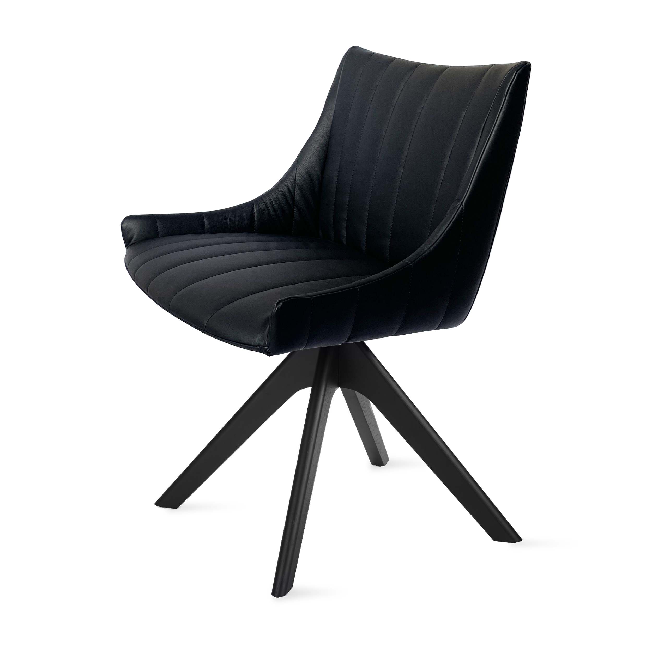 Freifrau Rubie Armchair Low in Leder Sahara Ebony mit Holzstativgestell Eiche schwarz – Ansicht von der Seite