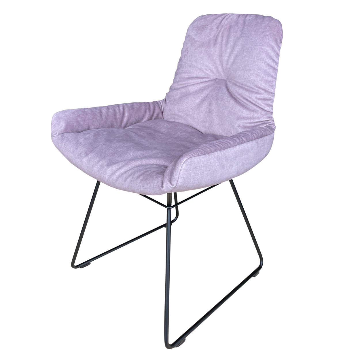 Leya Armchair Low in lavendelgrauem Stoff Smart Tourterelle mit schwarzem Kufengestell, schräg von vorn